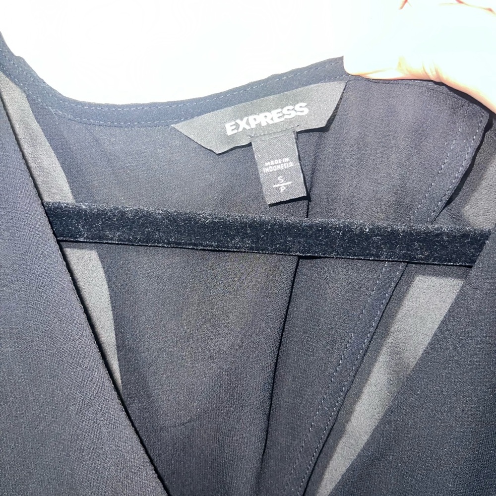 EXPRESS Elegant Black Women's Top - Picture 3 of 3